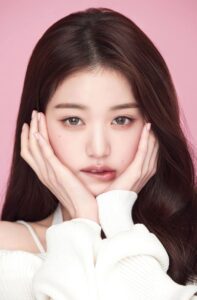 Чан Вонён, участница южнокорейского гёрлз-бенда IZ*ONE