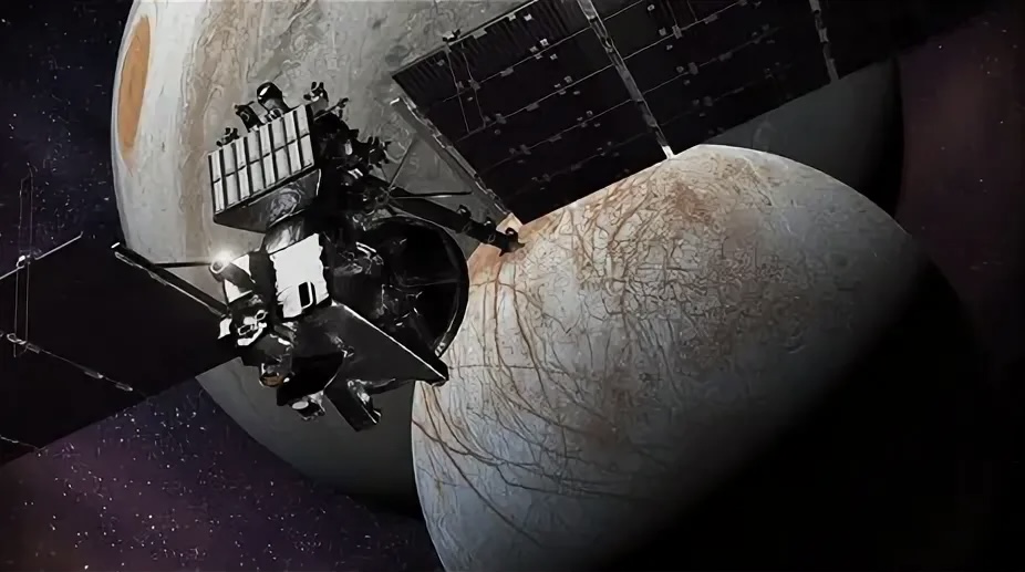 Автоматическую межпланетную станцию Europa Clipper, предназначенную для этих целей, запустили с помощью тяжелой ракеты-носителя Falcon Heavy со стартовой площадки в Космическом центре имени Джона Кеннеди во Флориде, США